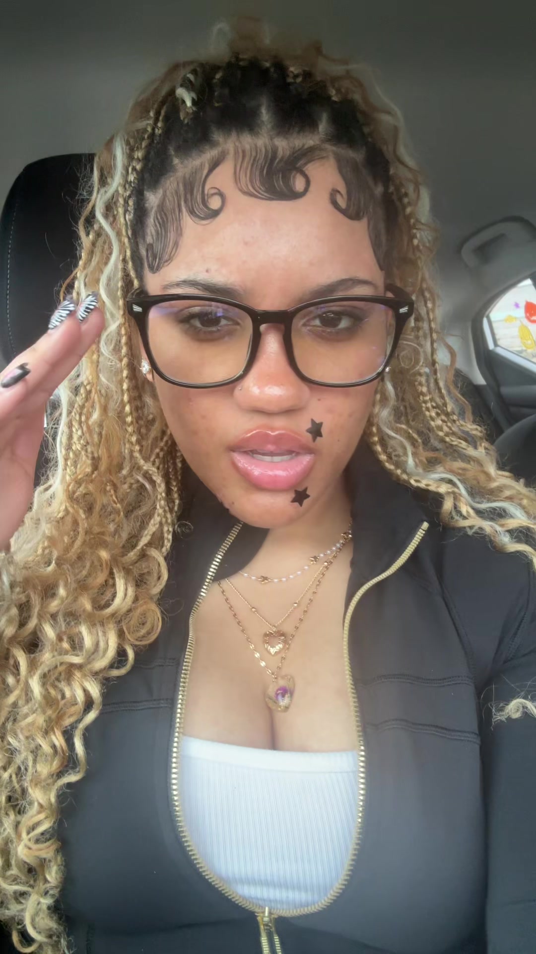 @itz_moan