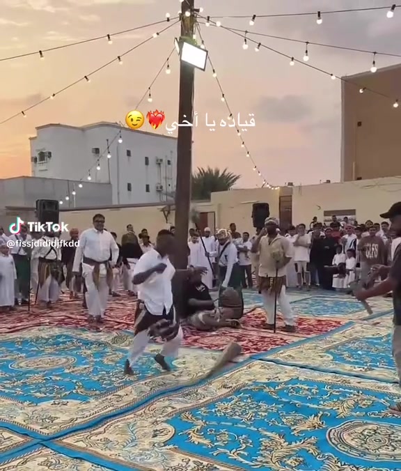 @ڤرقة آخوإن عـآيٌـل🤍🌼.