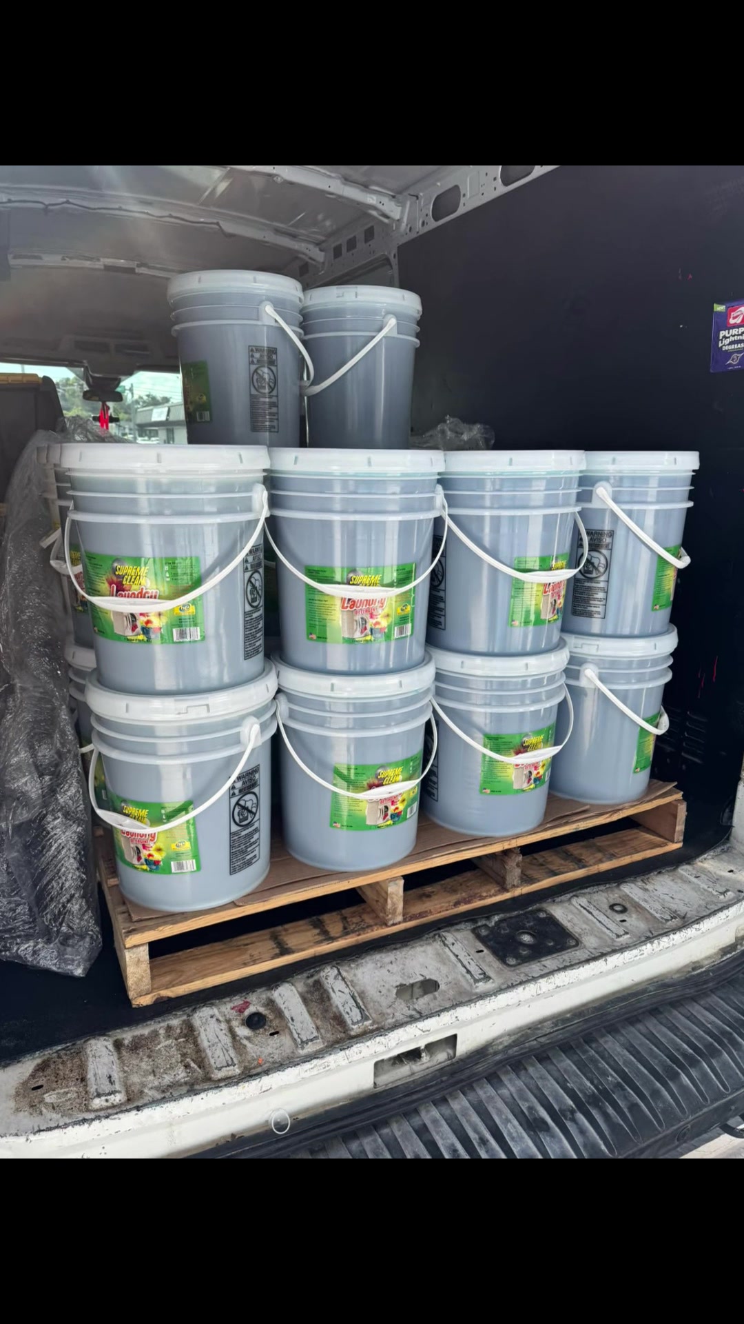@Laundry detergent supplies