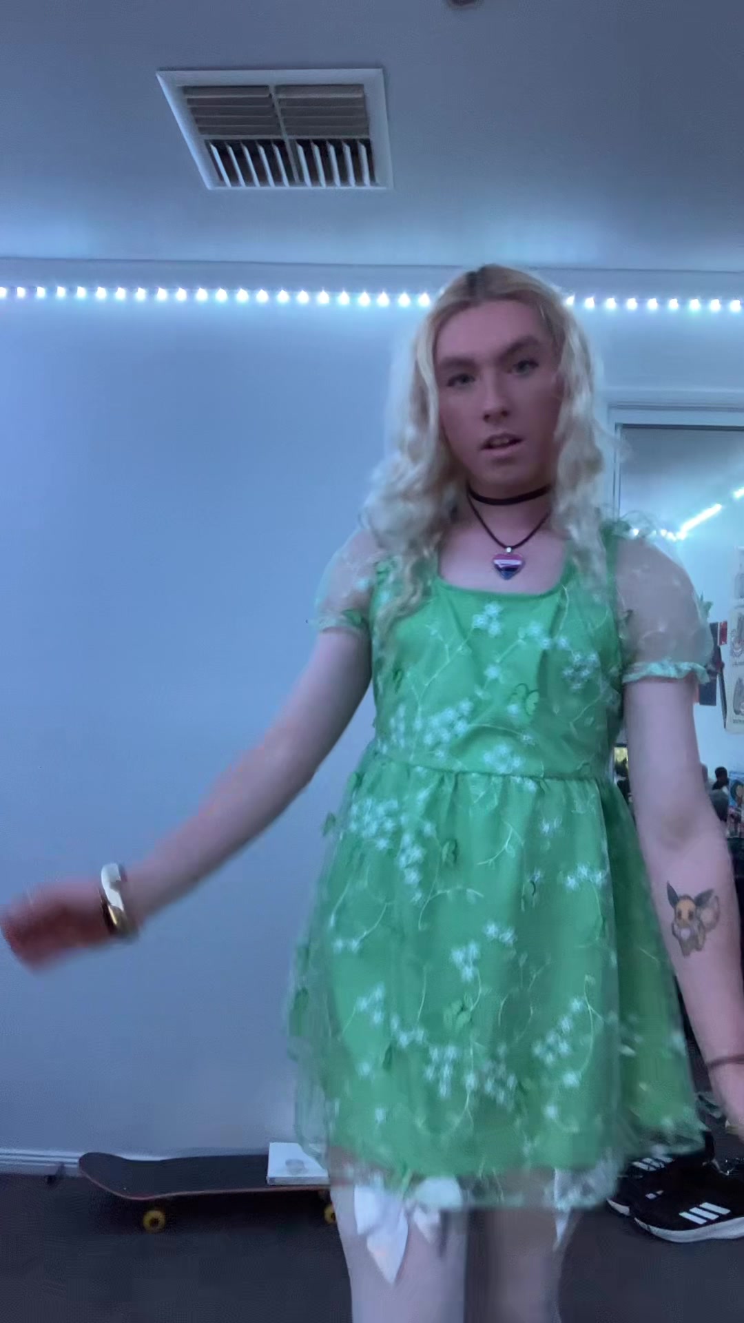 @Foxy_femboy