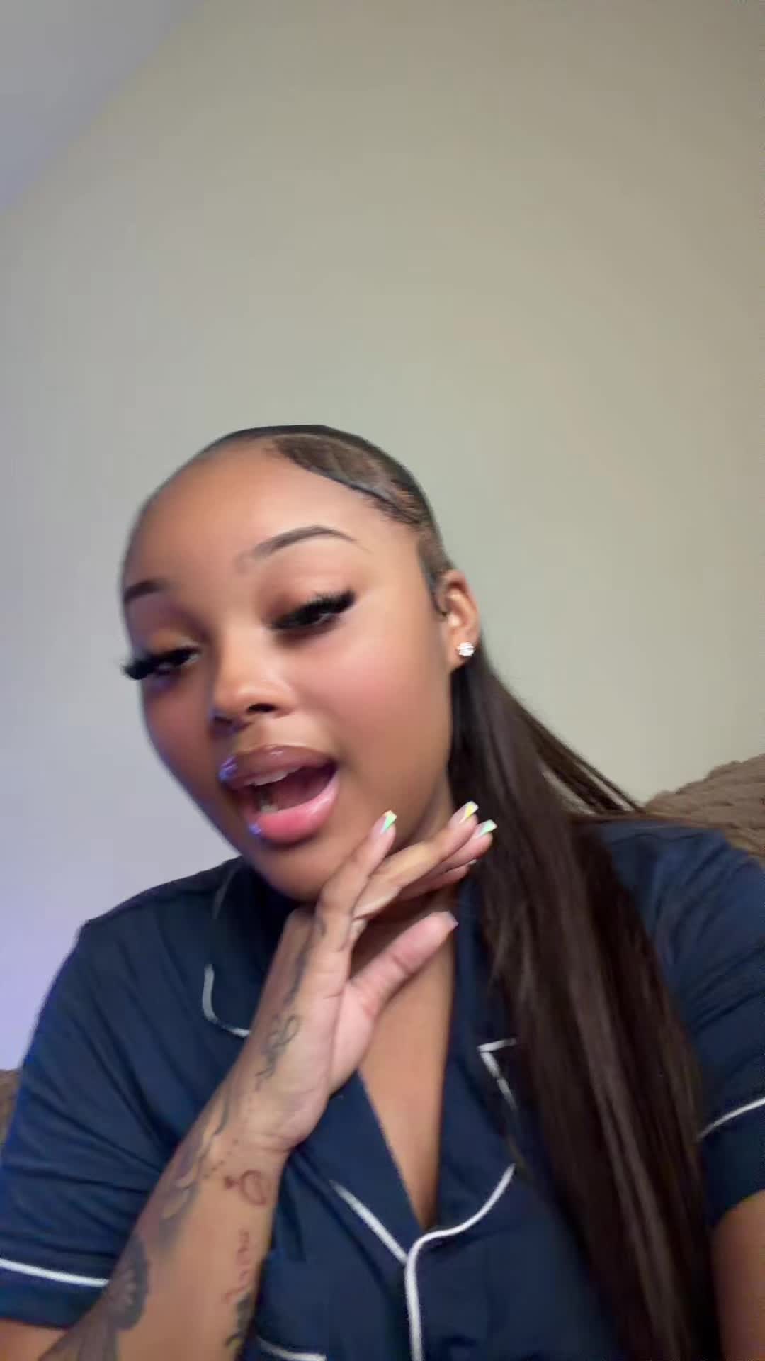 @Ari Wright | Hairstylist