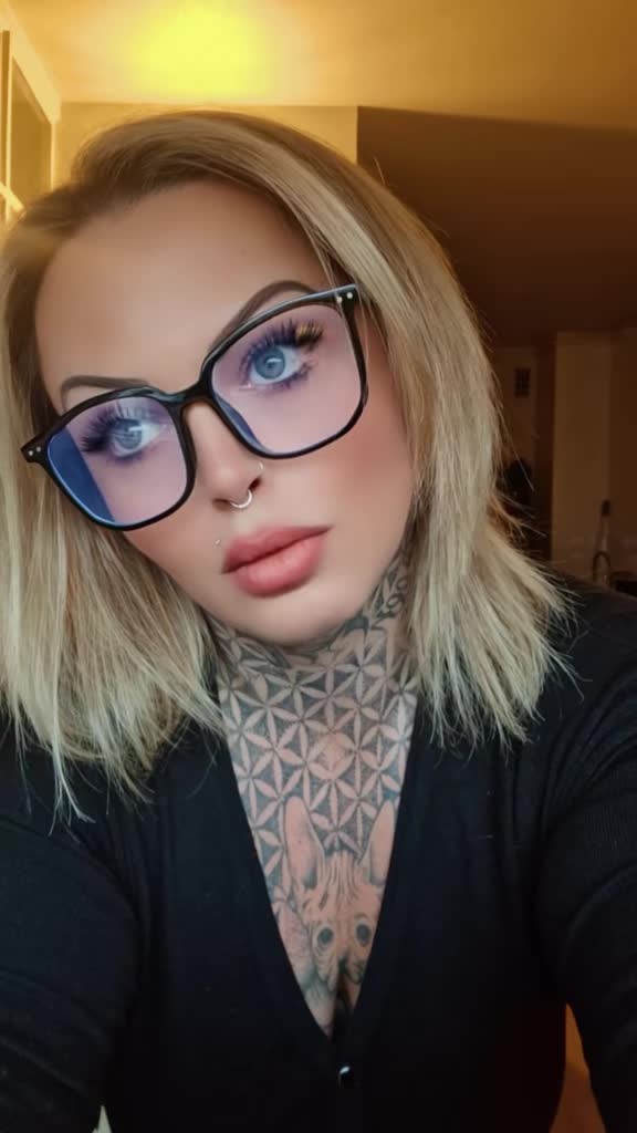 @ᗷᗩᖇᗷIᕮ 👑