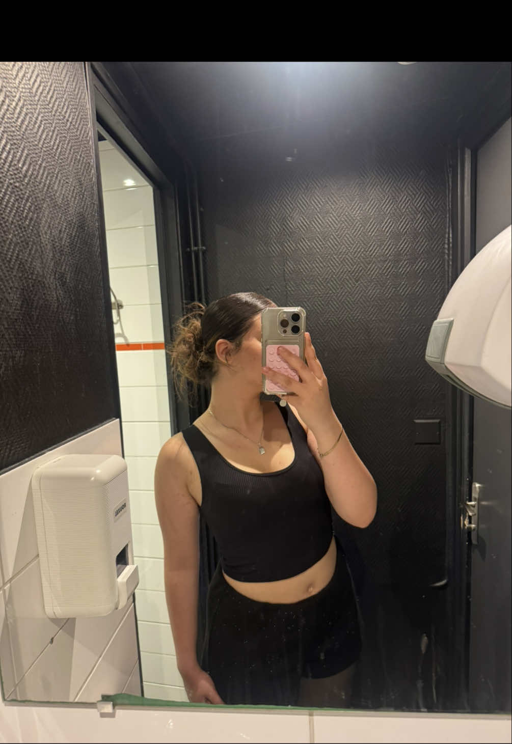 @𝒯ℯ𝓈𝓈𝒶.𝒞ℋ