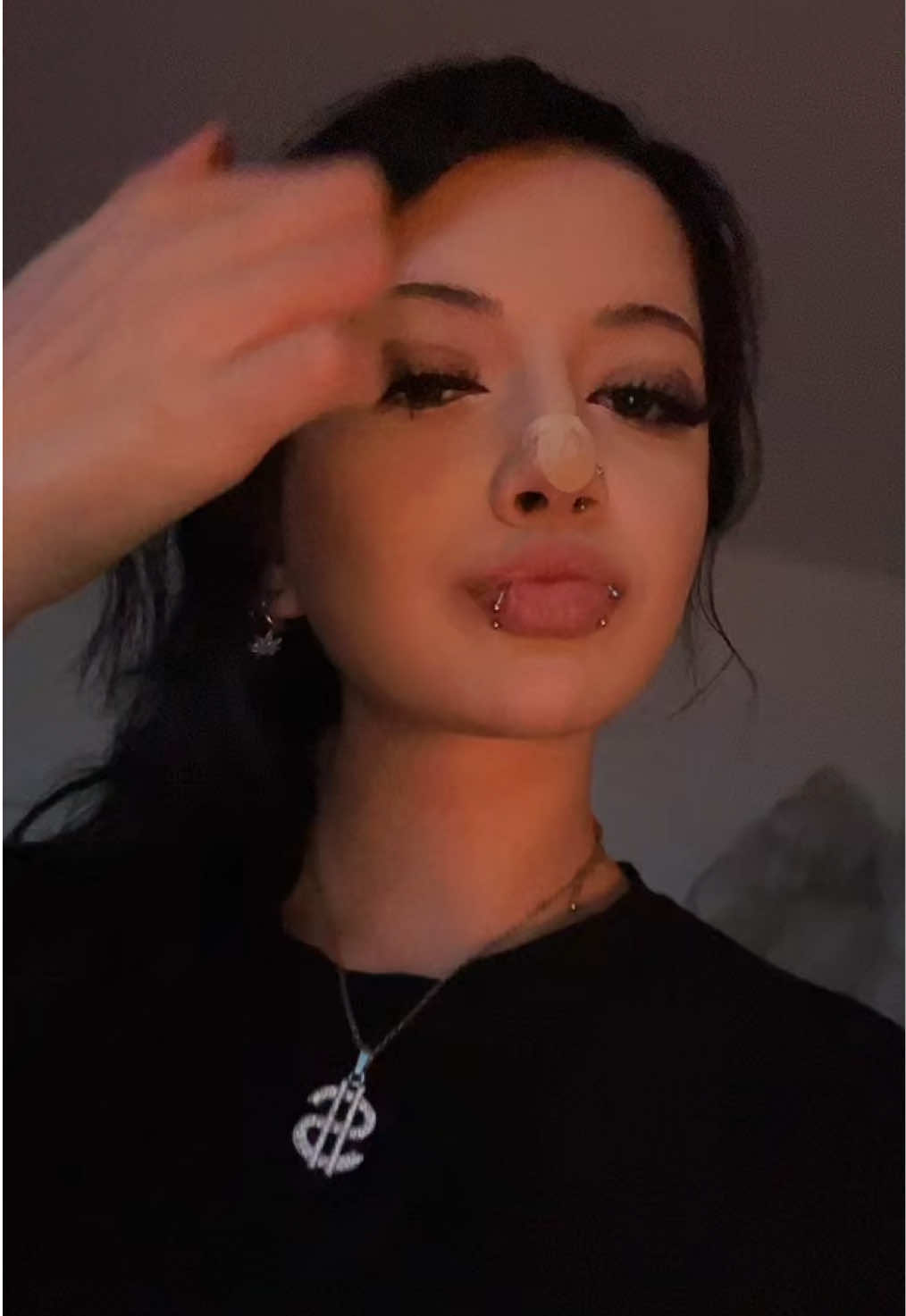 @♛