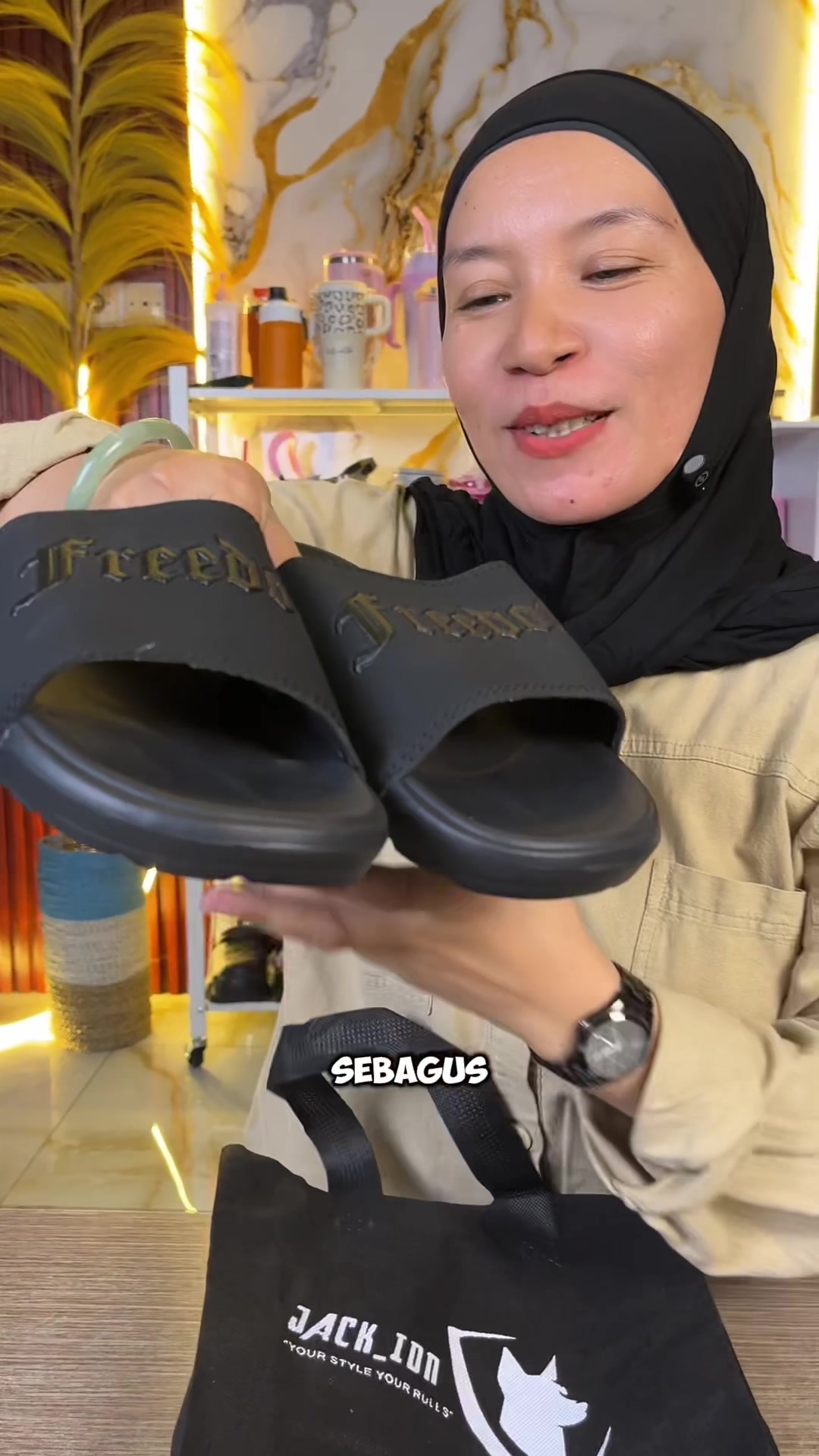 @LELI si paling TAS dan SANDAL