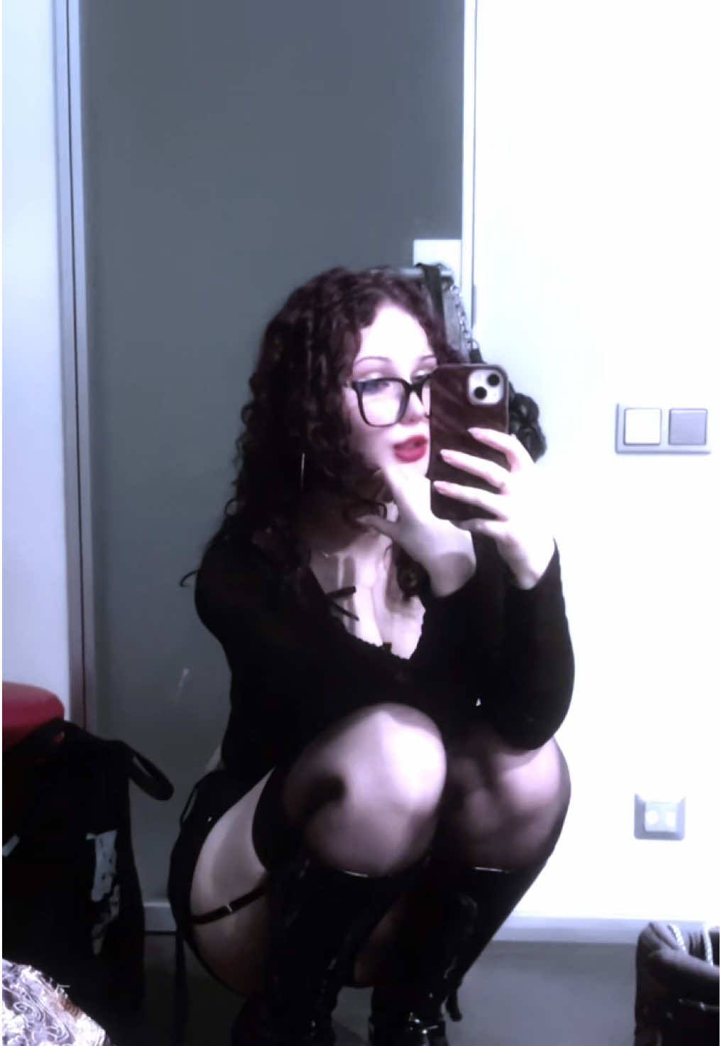 @crlysew