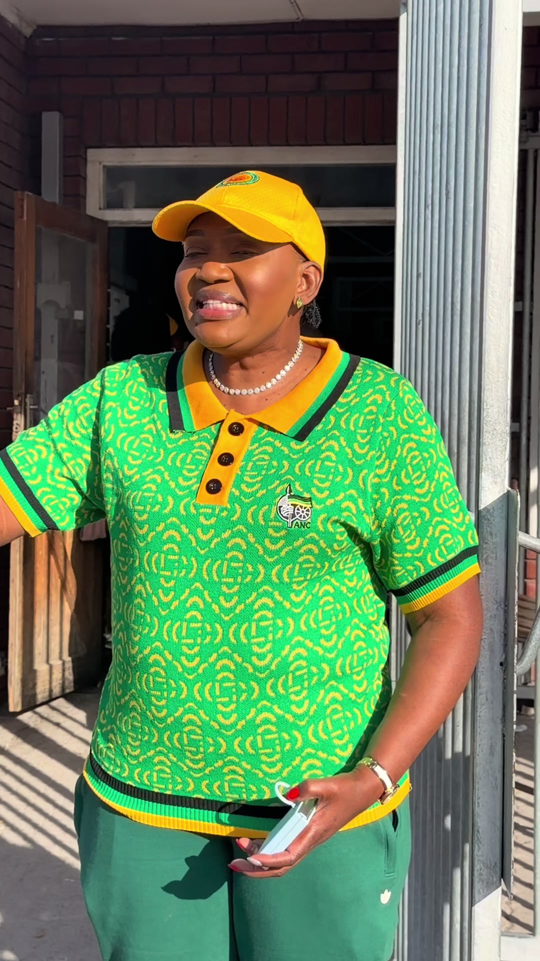 @Tandi_Mahambehlala
