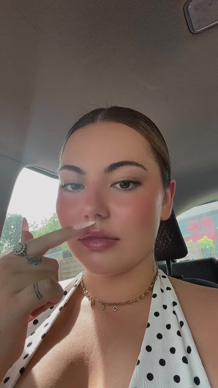 @𝓎𝑜𝓊𝓃𝑔 𝓇𝒾𝒸𝒽 𝓂𝒶𝓂𝒾🍇