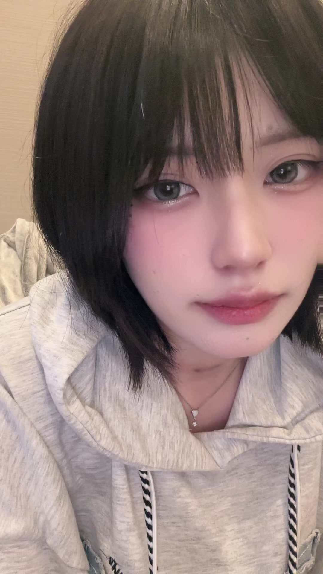 @ユリ