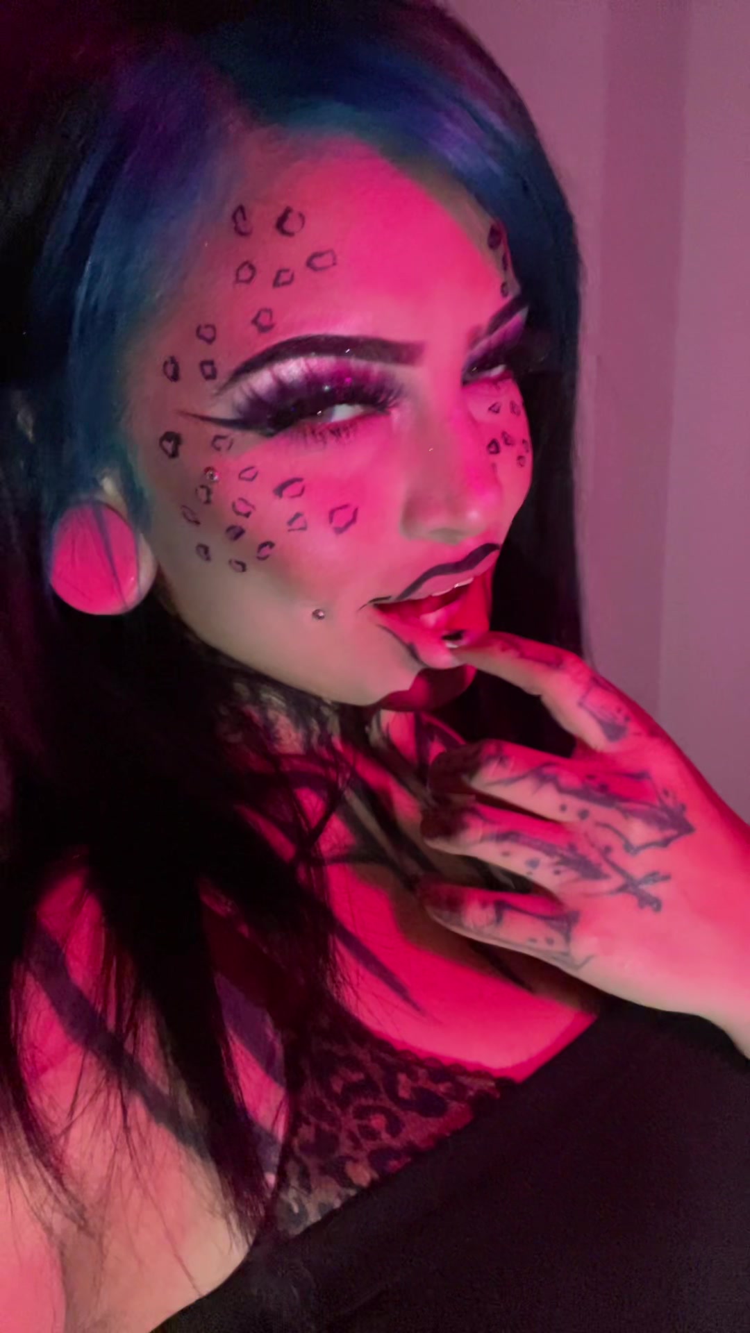 @FREAKSHOW KEEZH✨