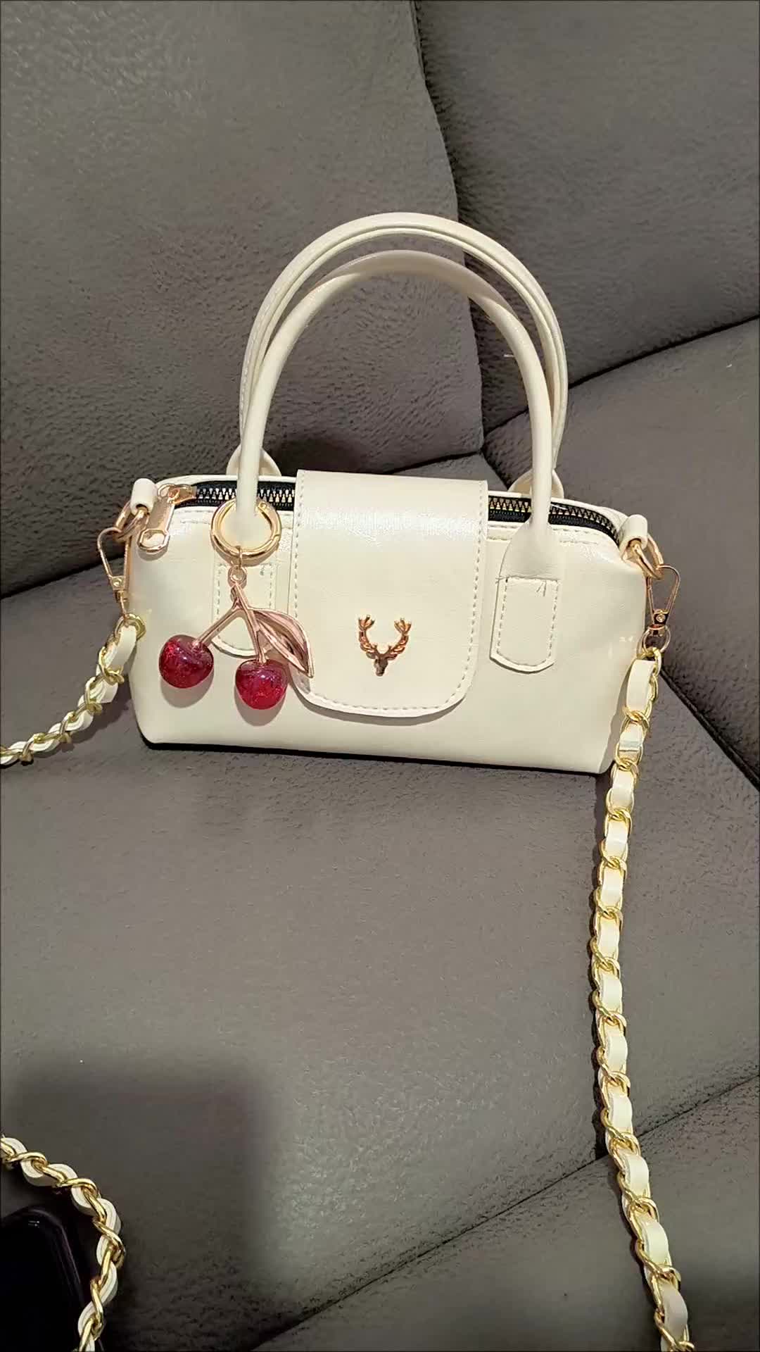 @ArmaVela Bags
