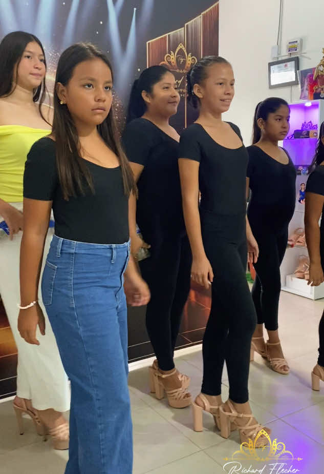 @RF Escuela De Misses 👑
