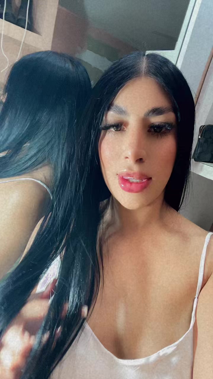 @👩🏻🎀