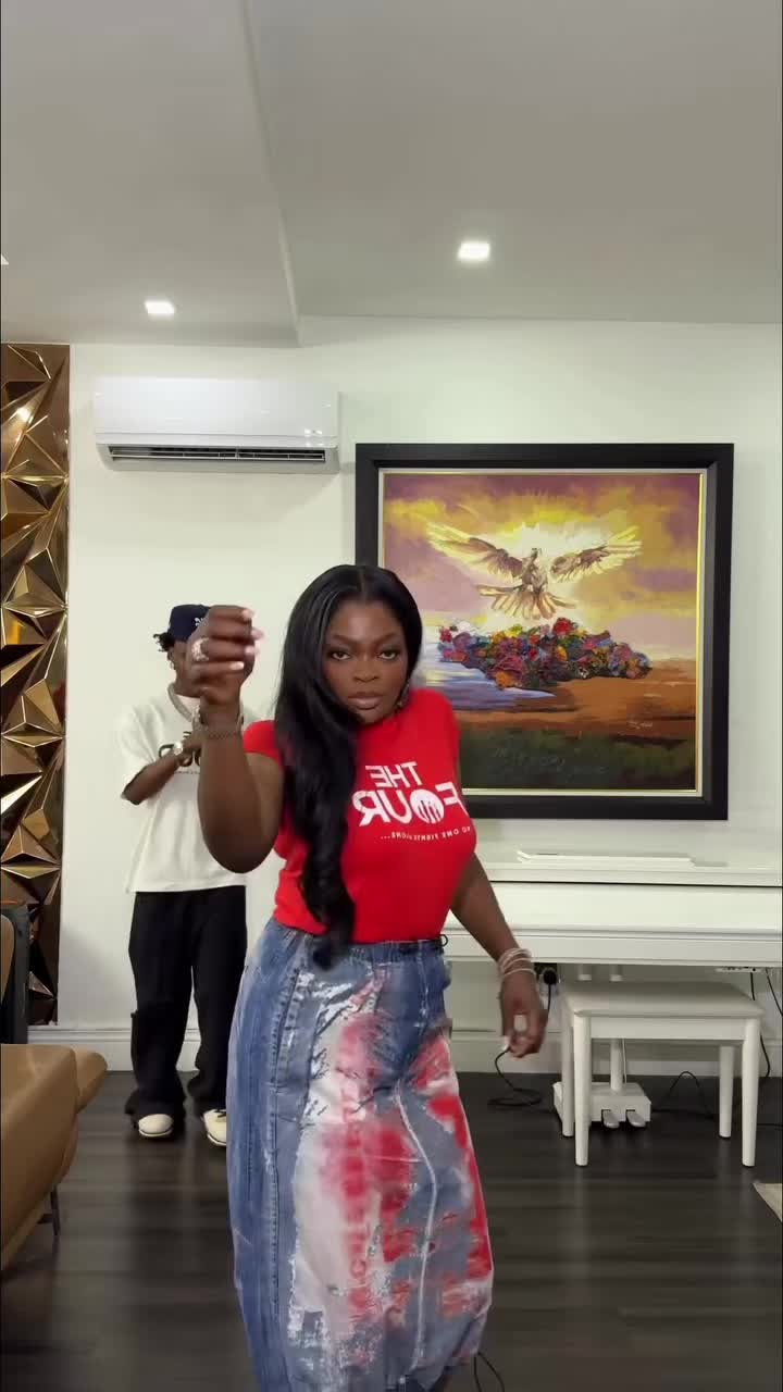 @KELLYLIVINGLARGE