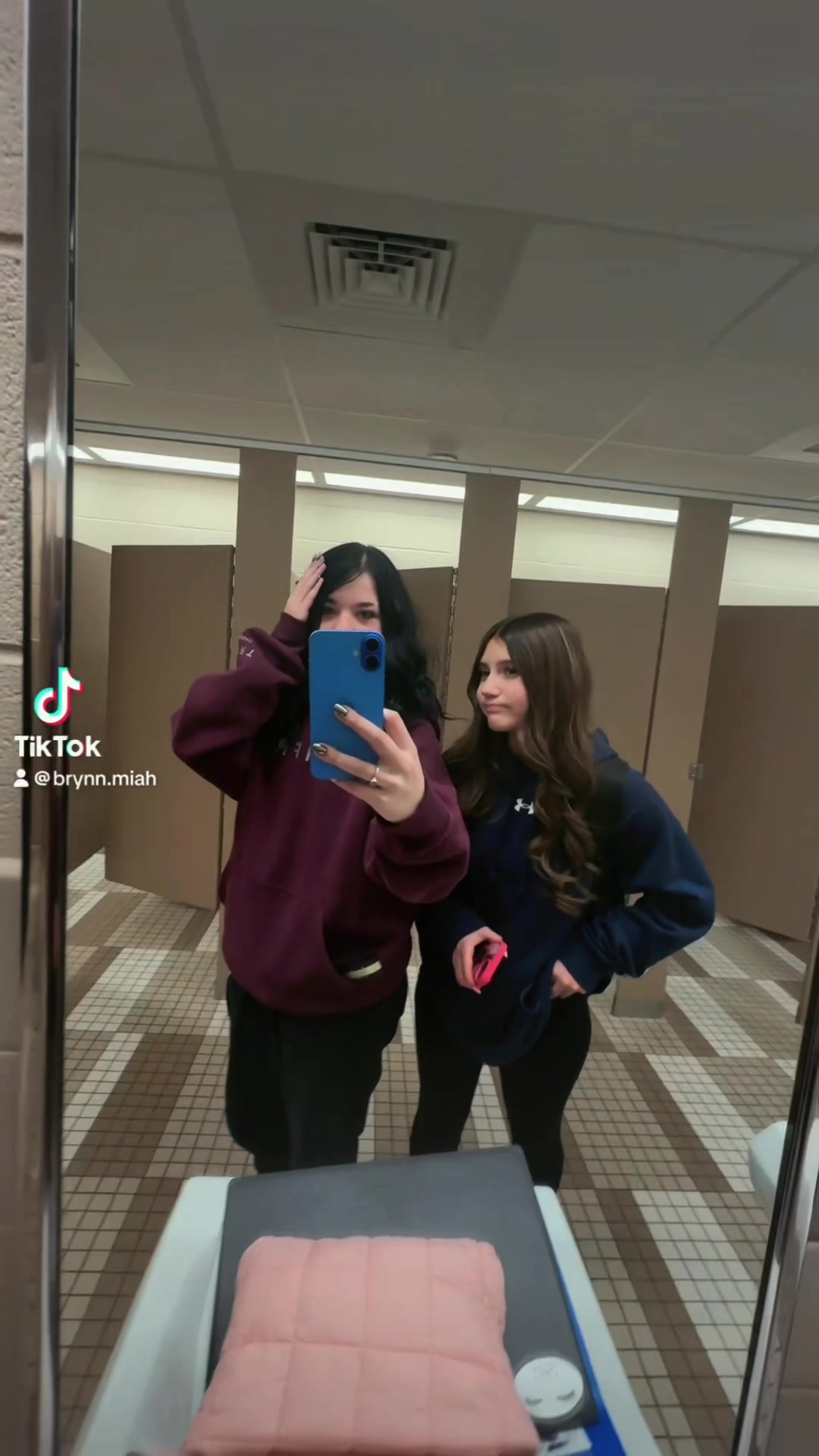 @laceylynn