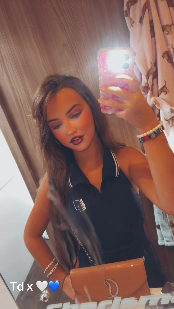 @ℬℯ𝓁𝓁𝒶 𝓂𝒸𝒾𝓃ℯ𝓇𝓃ℯ𝓎💕🍫