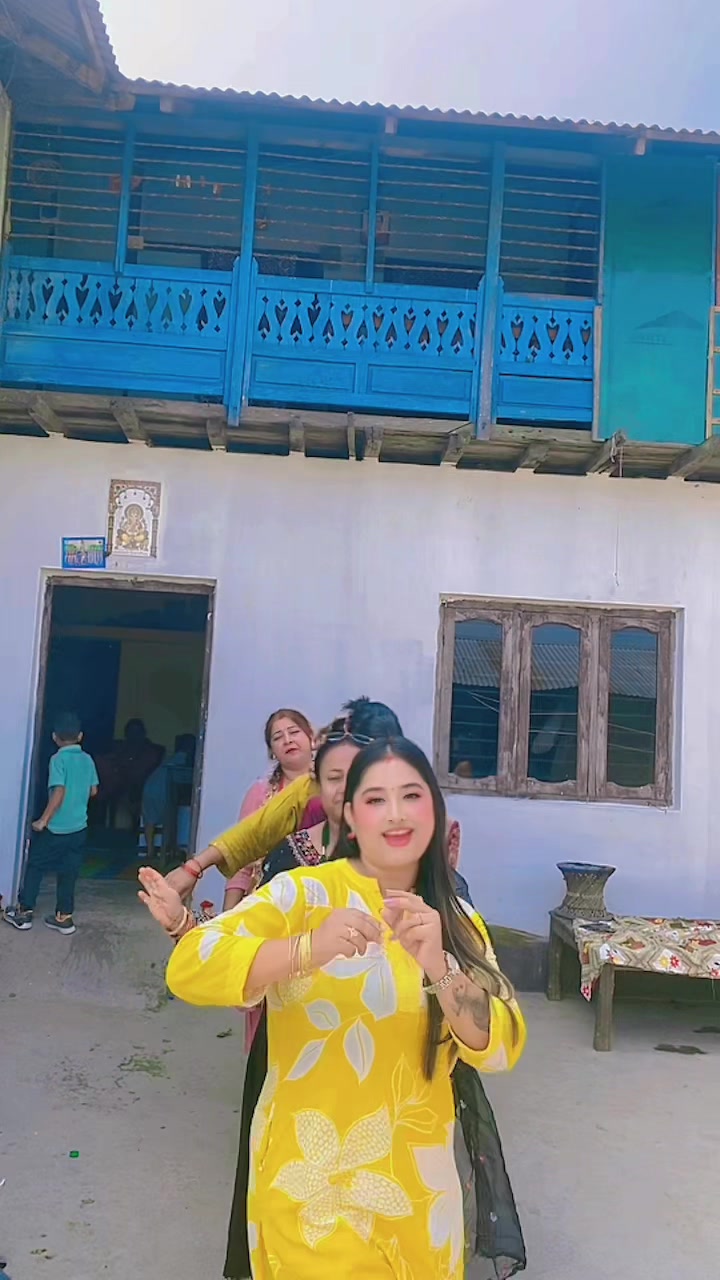 @Nisha🦋💛