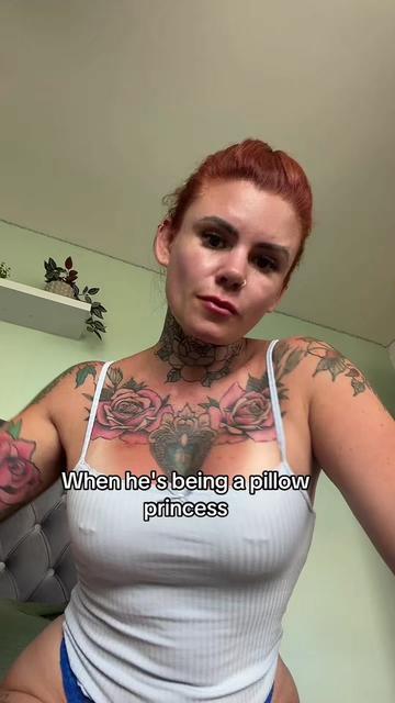 @pinklipslina