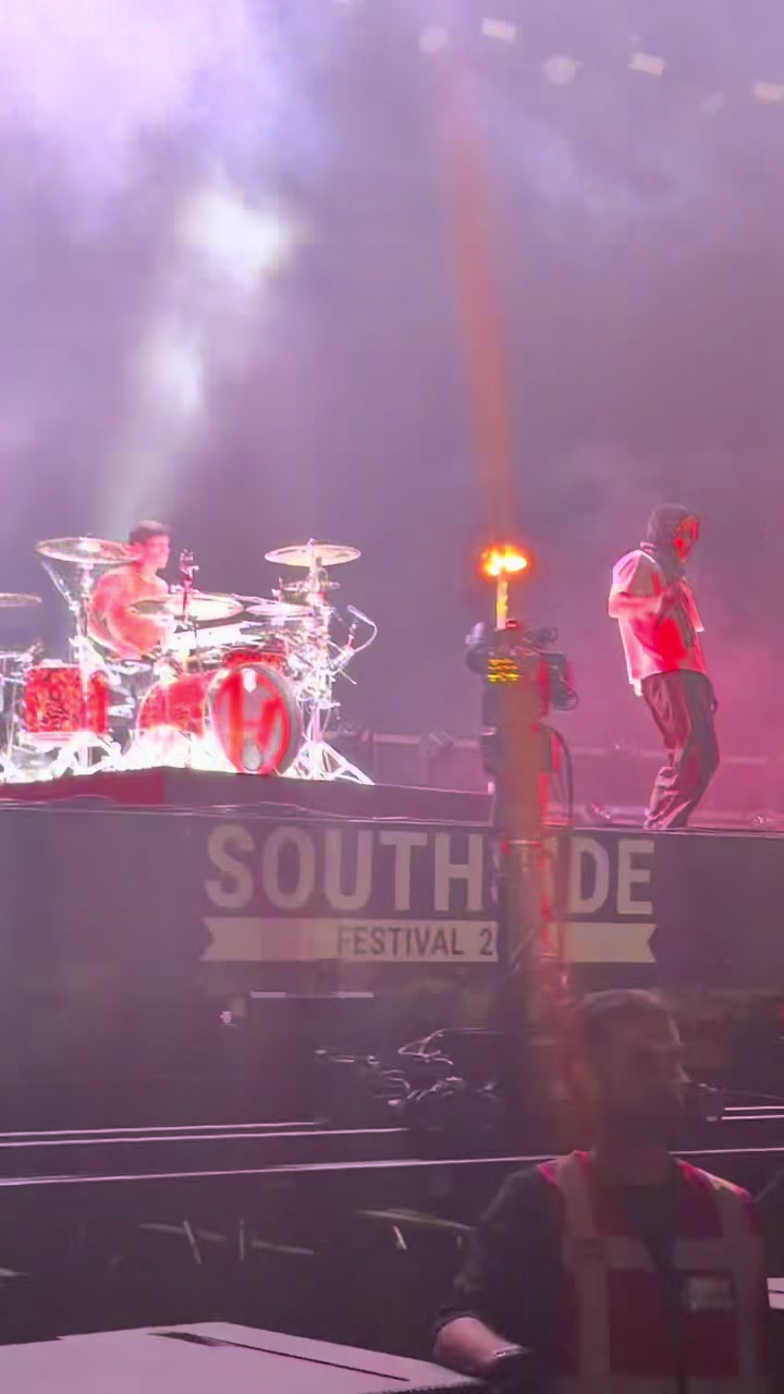@goopstr |-/