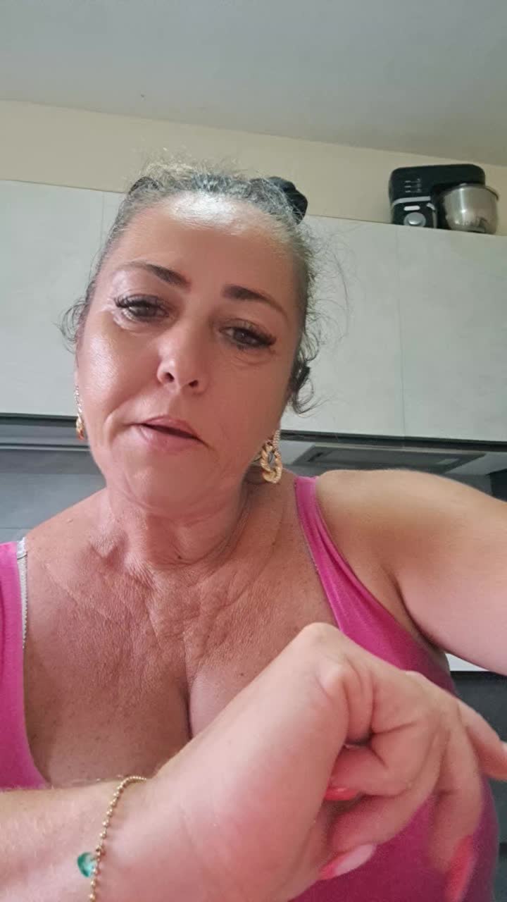 @Flora Guarino433