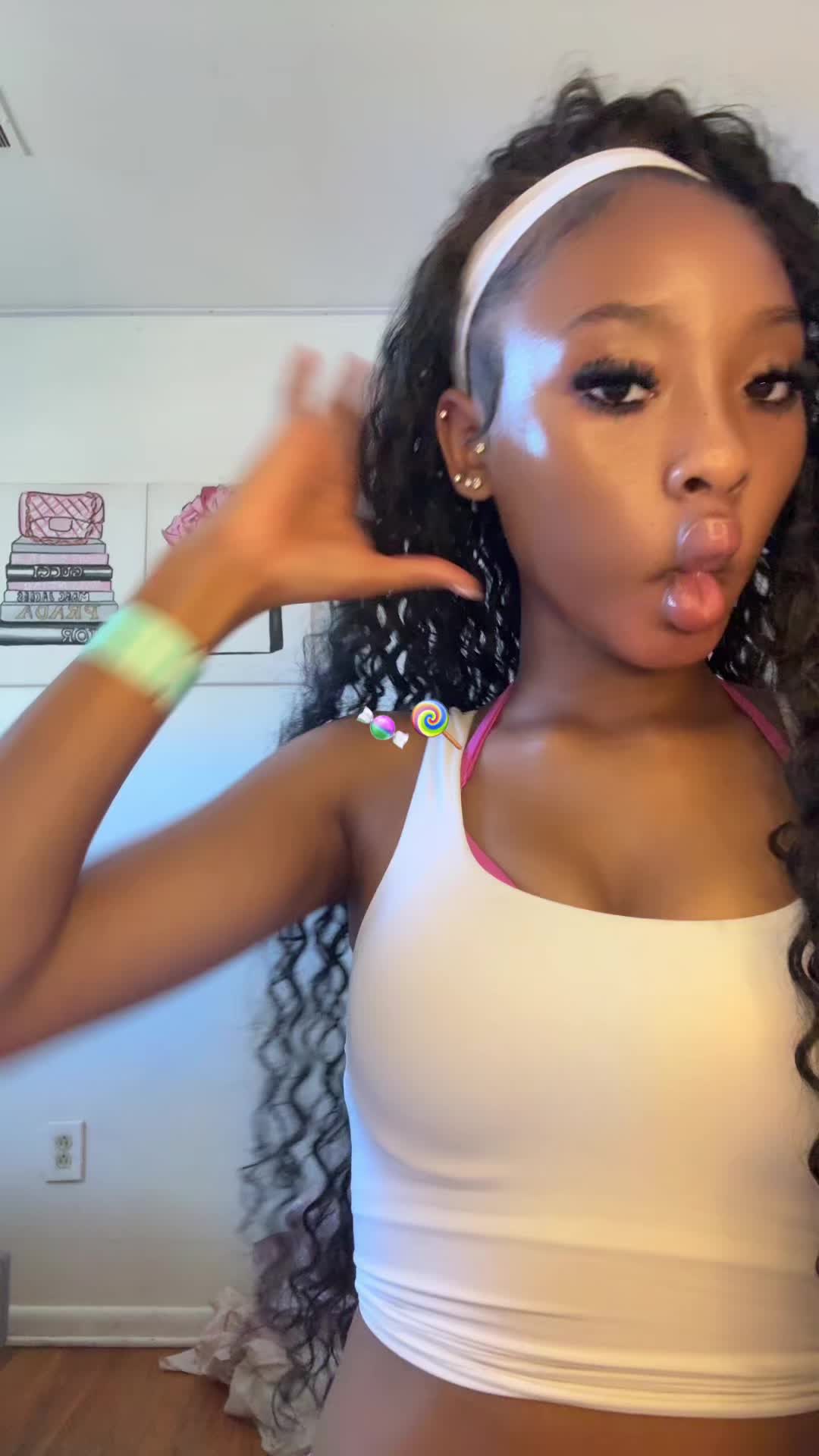 @prettylilfemdoll