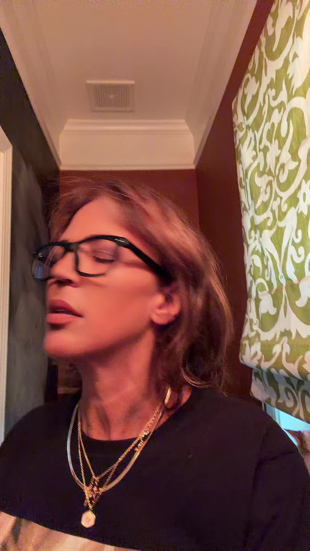 @Demi