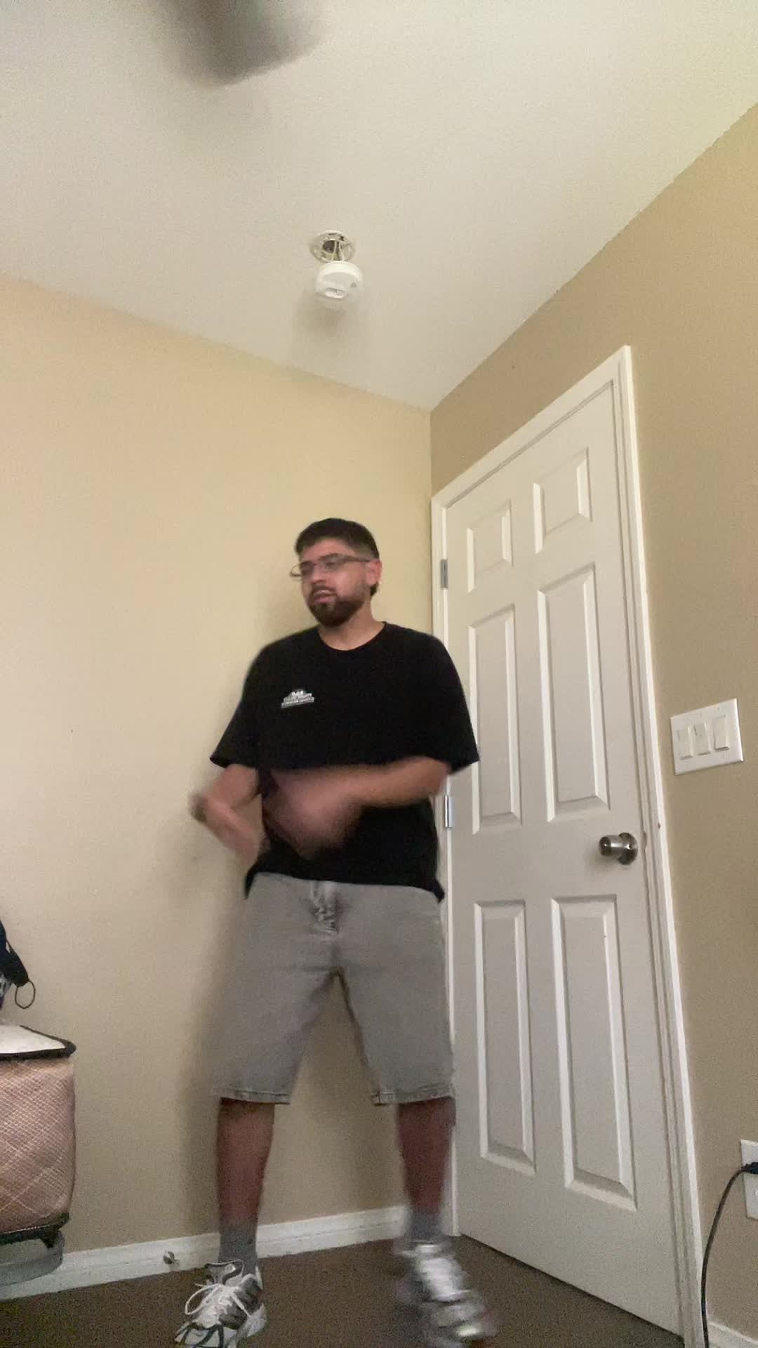 @isaac_dances