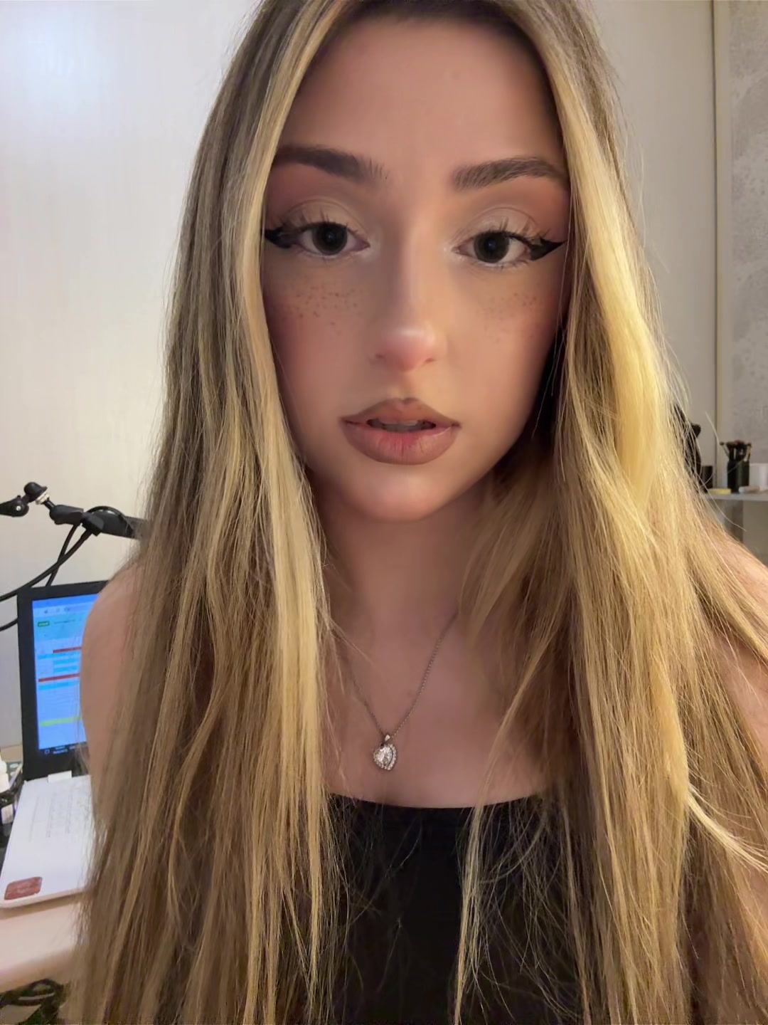 @ТГК: anushik поёт