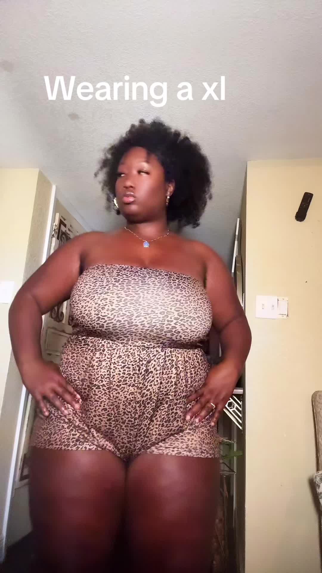 @Curvy.queen