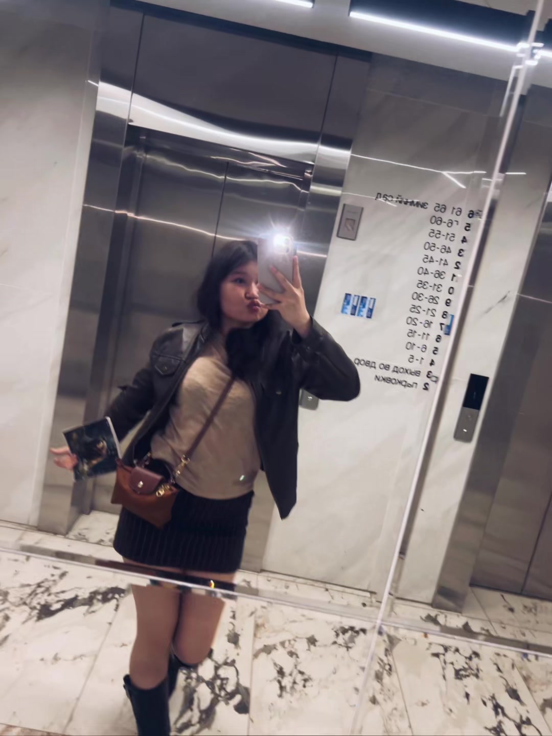 @098bv