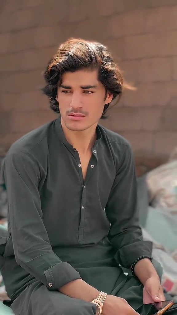 @𝑨𝑲𝑩𝑨𝑹 خٹک 🤴