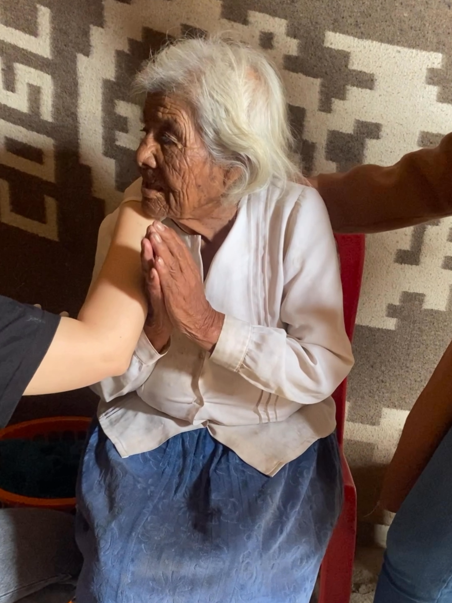 @AdoptaUnAbuelito