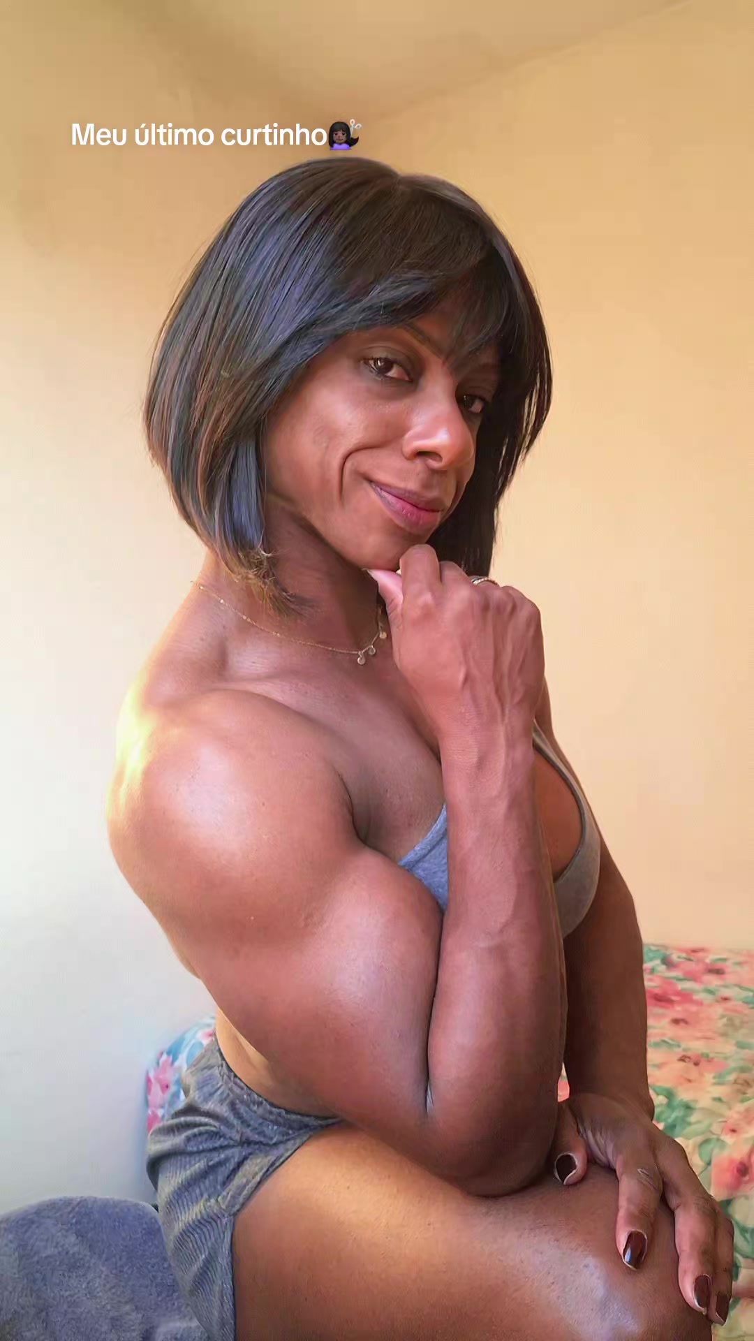 @Sarah_queenofmuscles👑