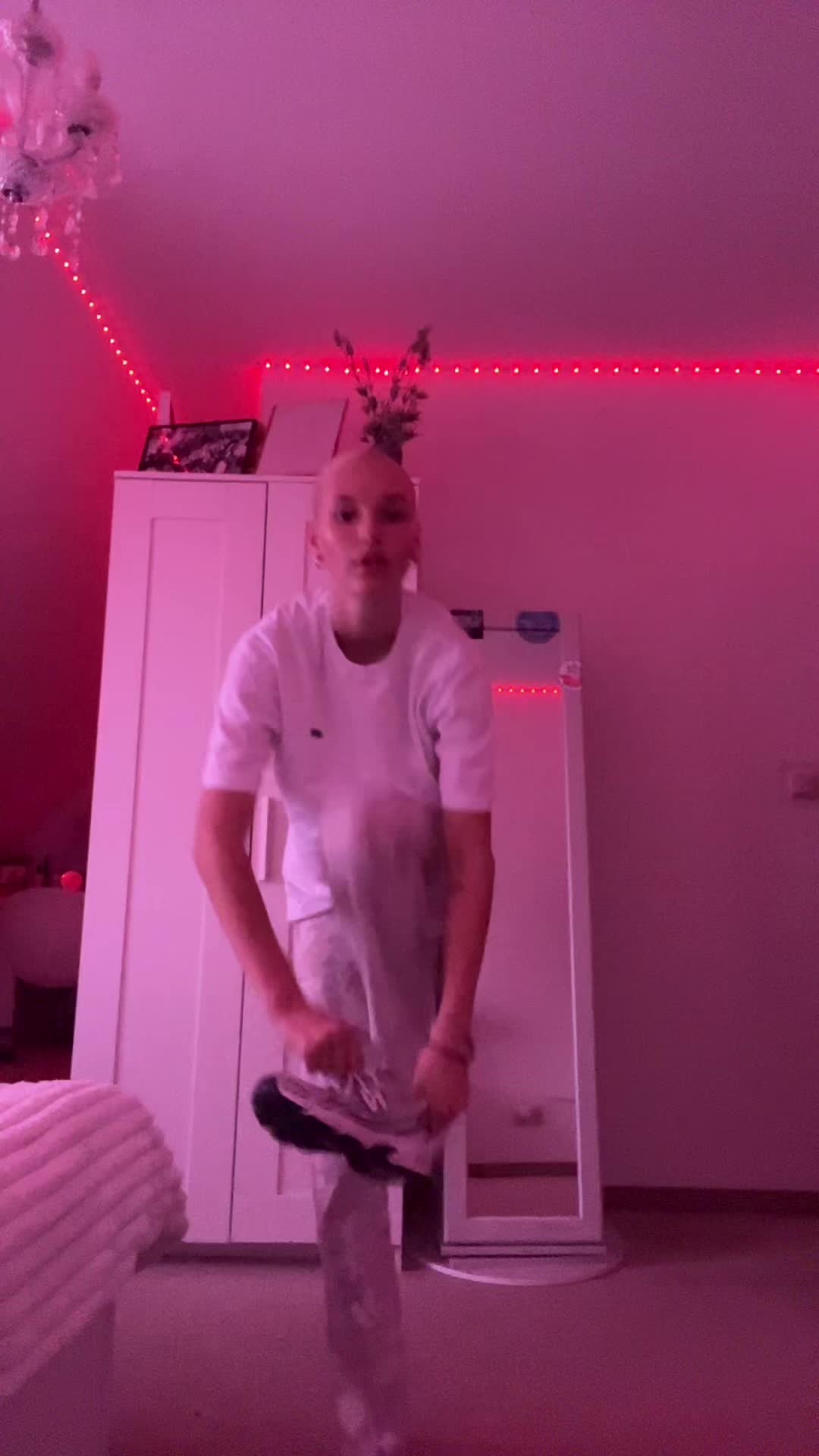 @🦢