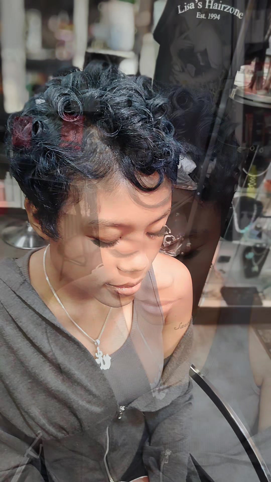 @Lisa's Hairzone