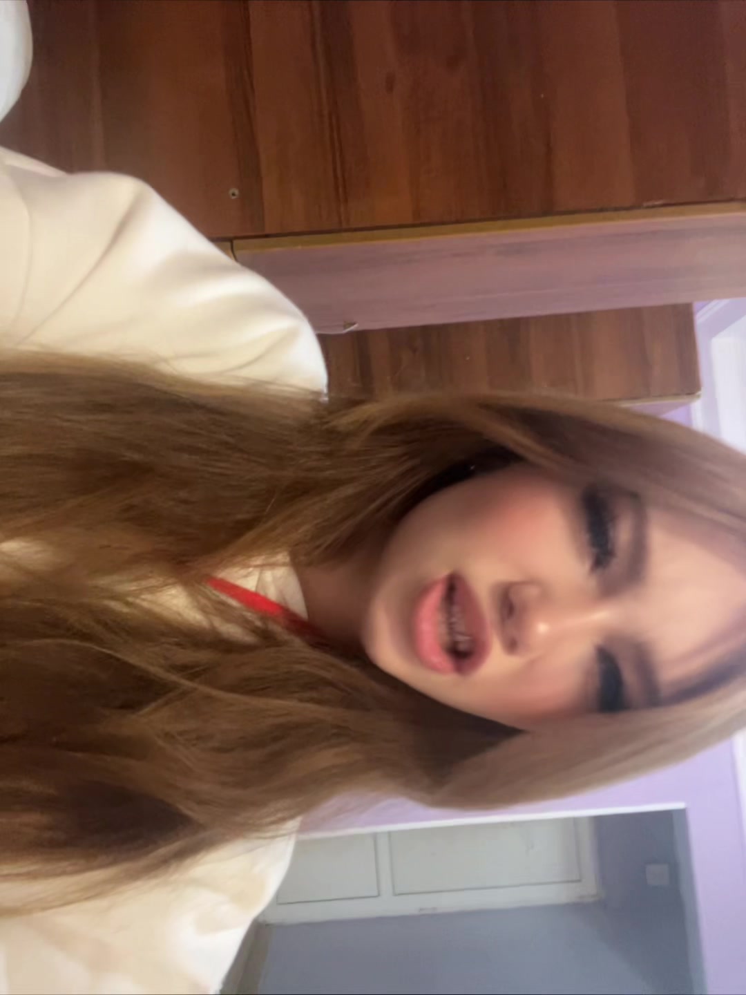 @Lika_2402