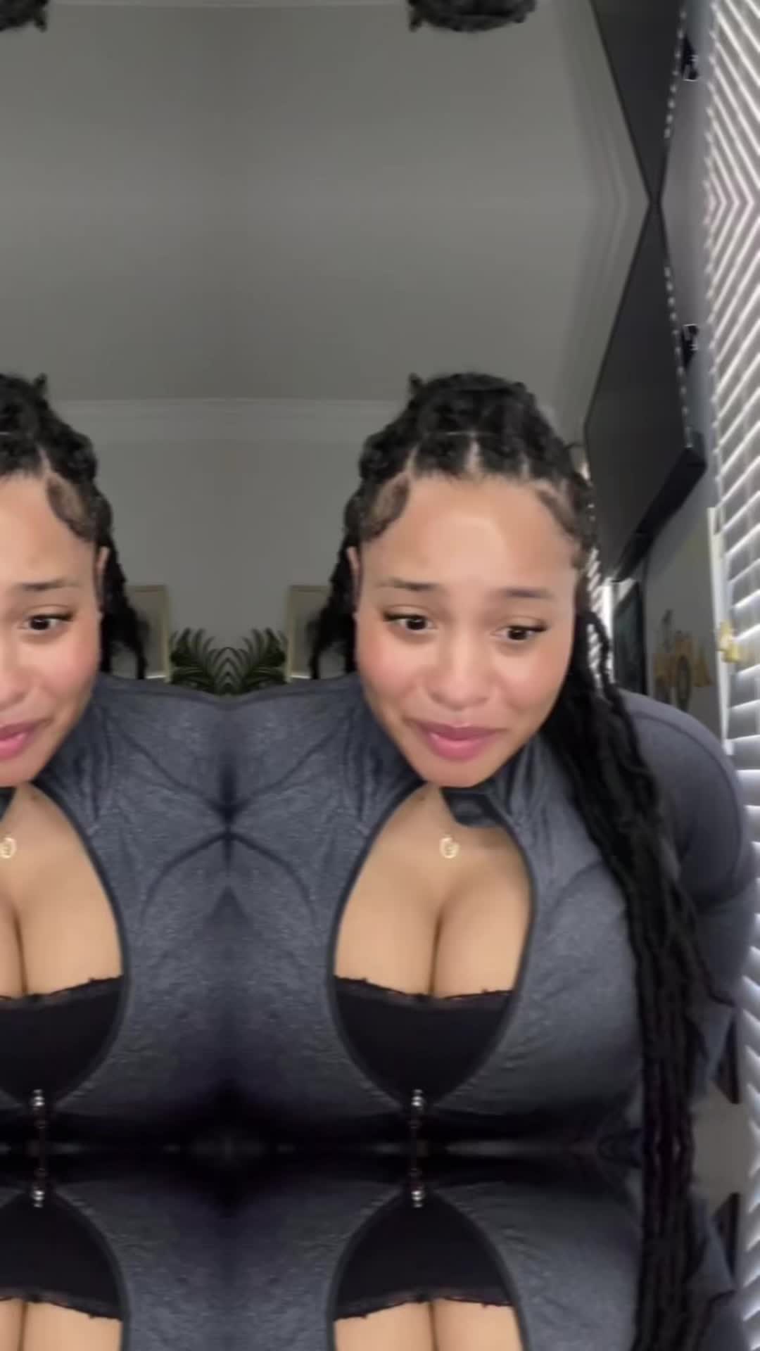 @Thesacredcanvas