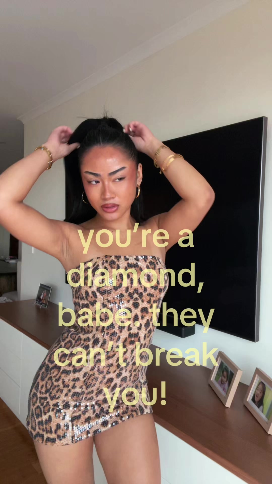 @TH💋NIA