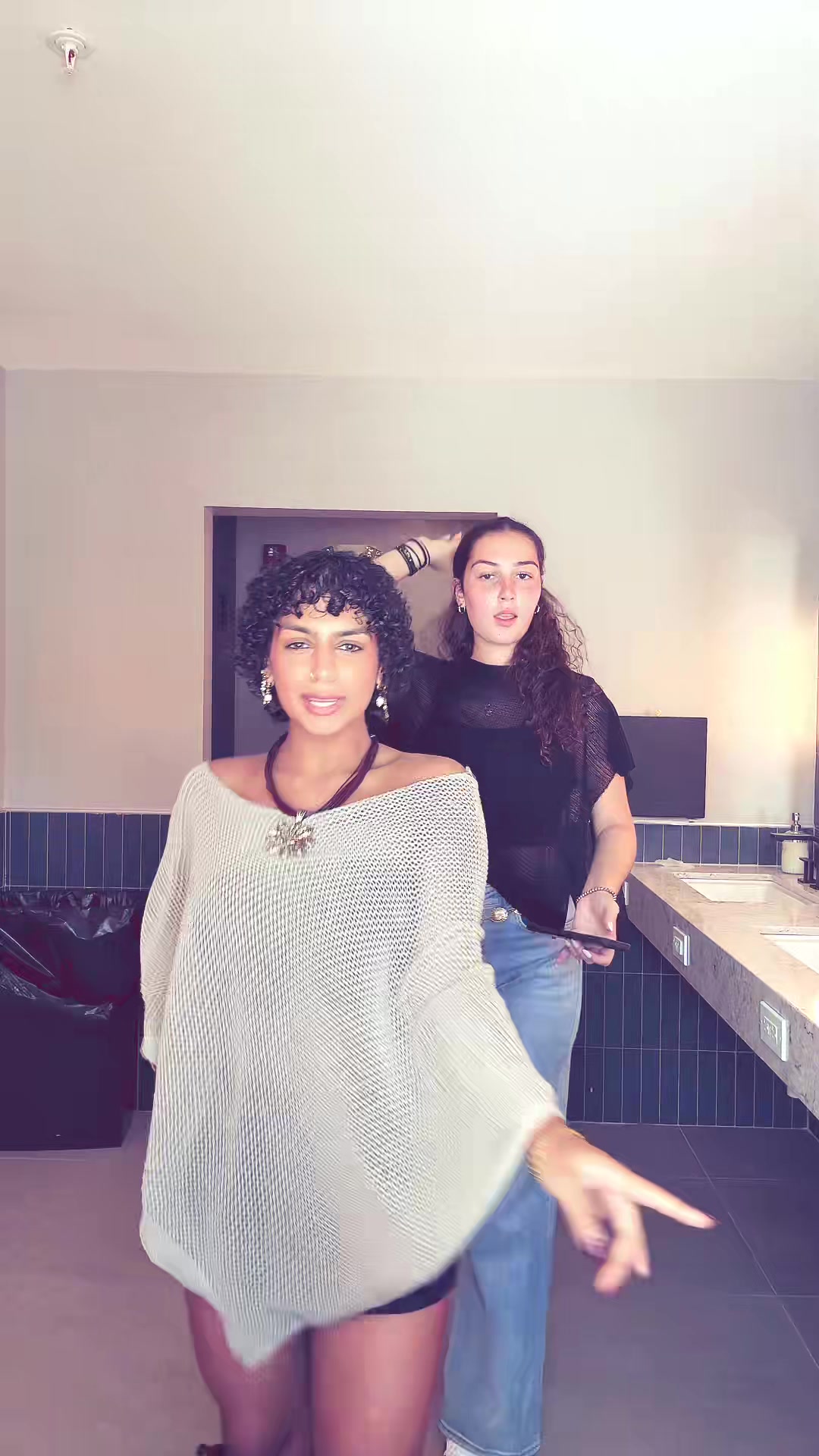 @aneesa