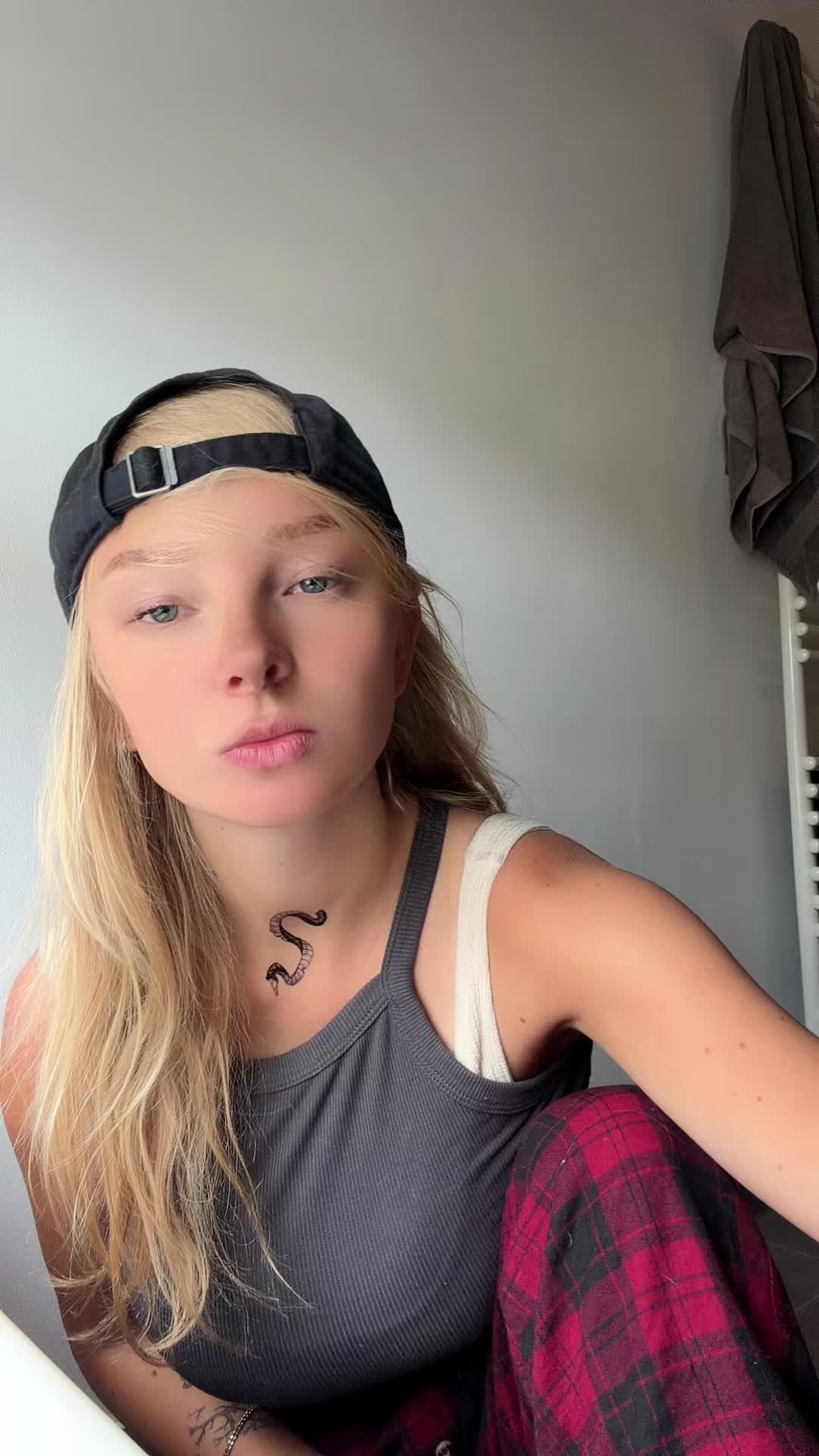 @Blonde_vivi