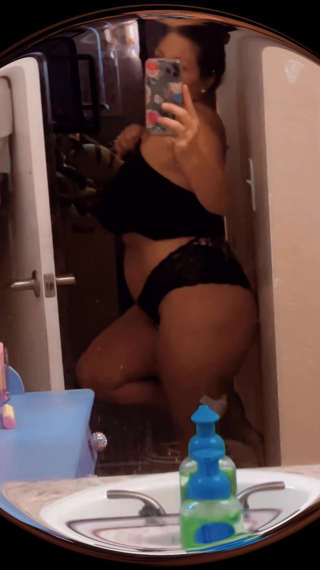 @Late_Night_w_Annie