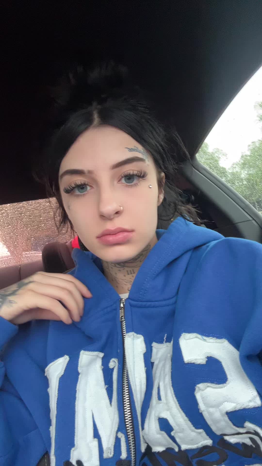 @Lilyrrrose