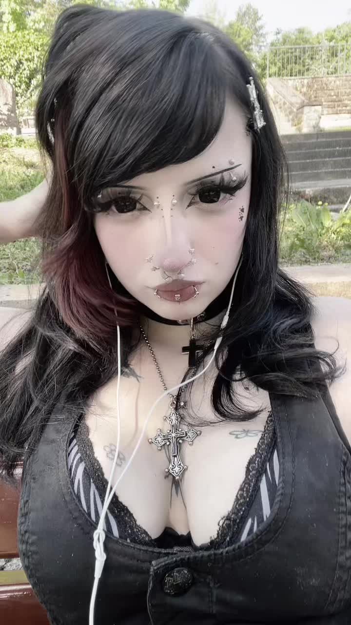 @lari ૮ ․ ․ ྀིა