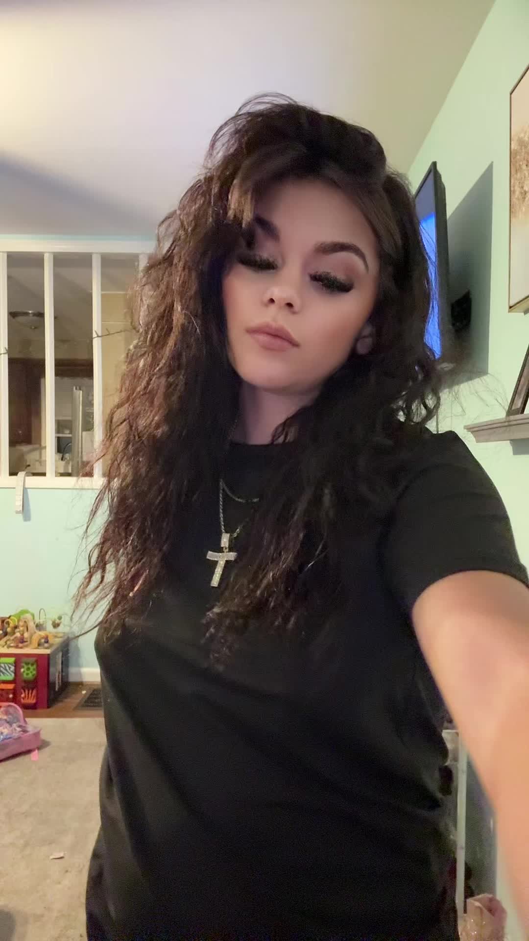 @Desi💫
