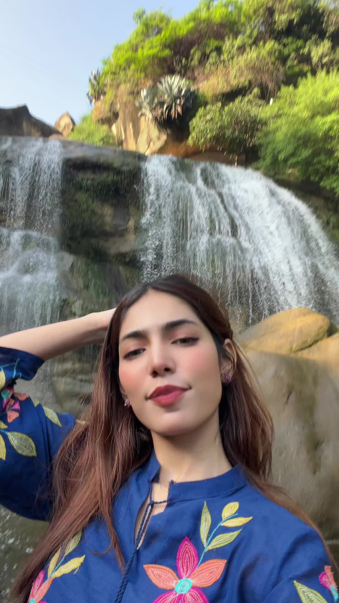 @Ayesha🖤