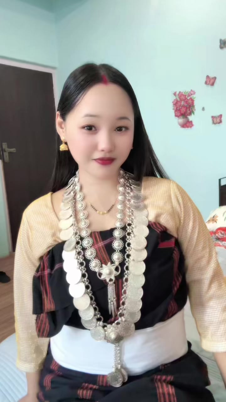 @Roshni limbu💎
