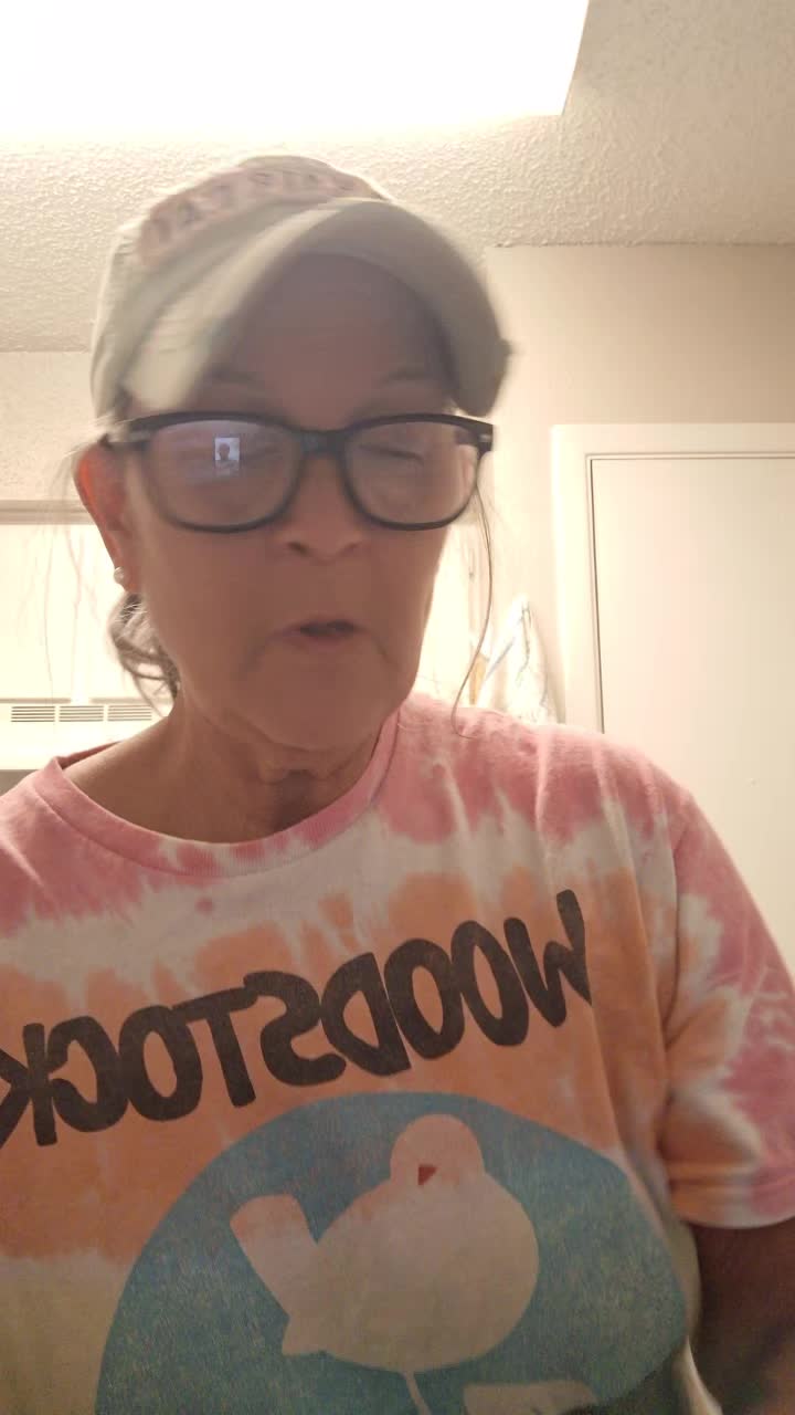 @granny at kitchen table 🎼🎵❌️