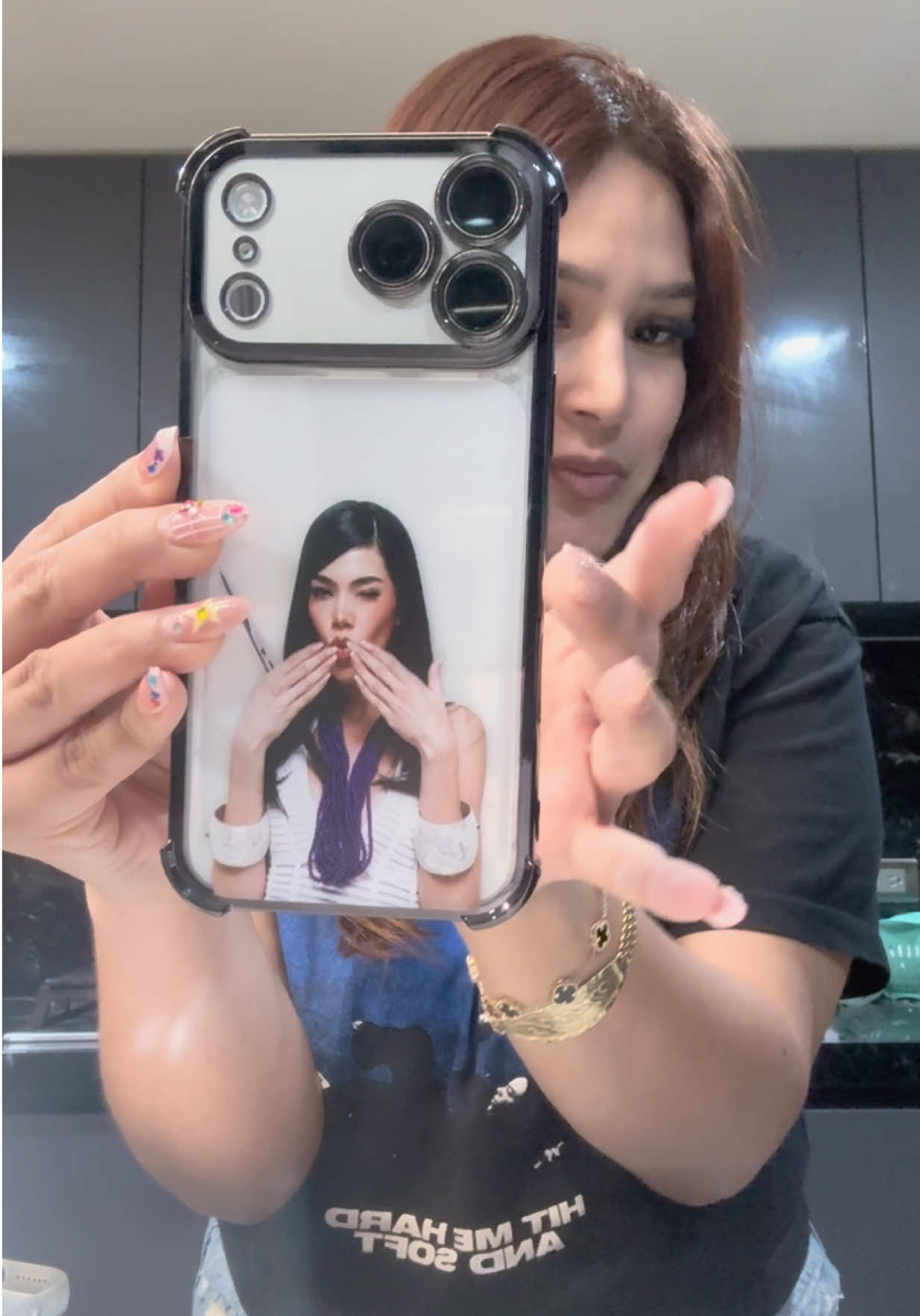 @keniaacamachoo