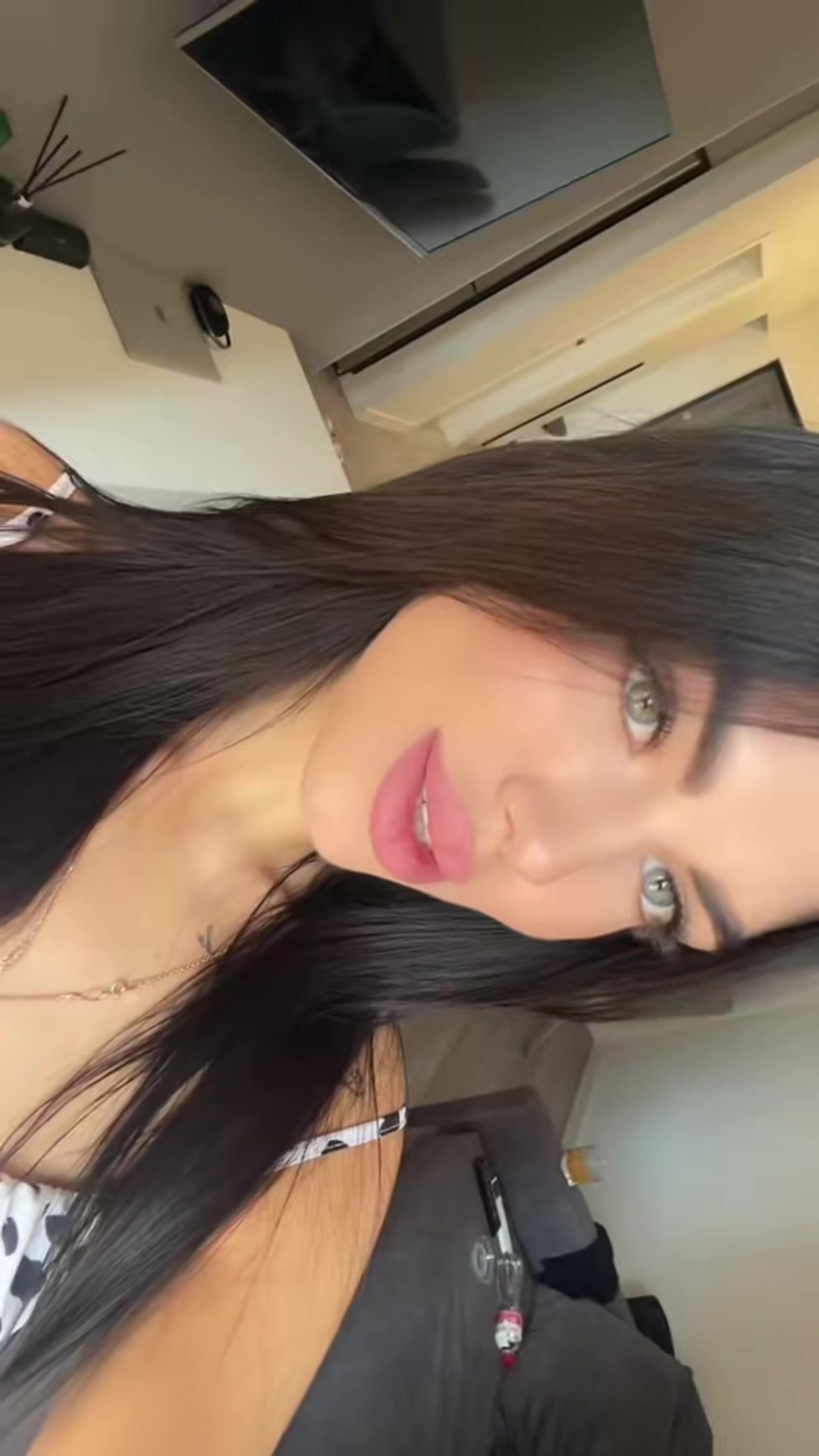 @adelyinna