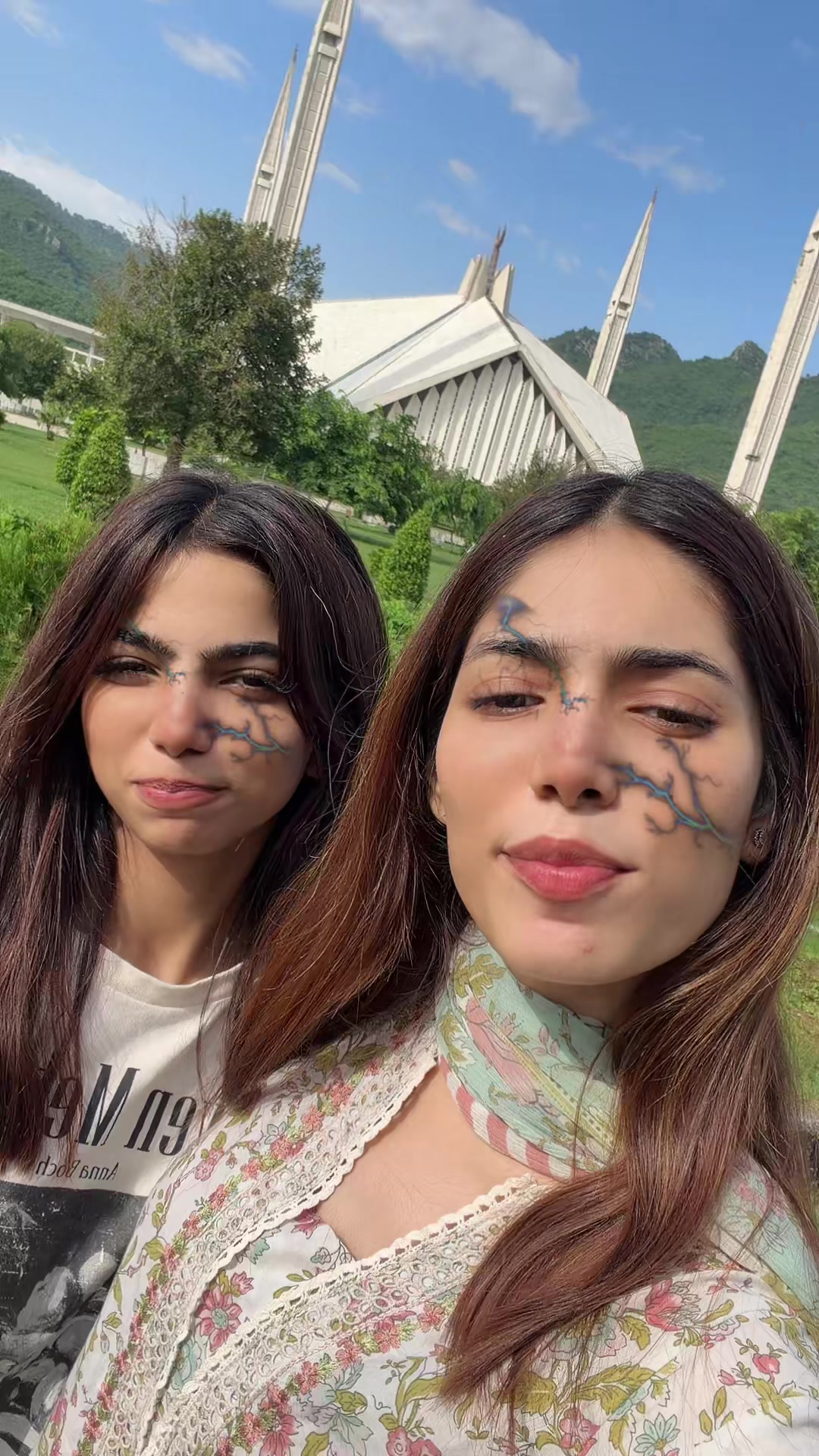 @Ayesha🖤